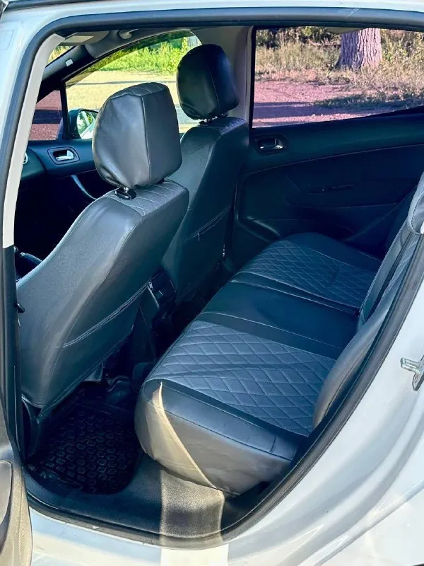 Продам peugeot 308, 1.6 мт, 2009 год, 178.000 км машина полностью обслужена, вложений никаких не требует, масла фильтра поменяны ходовая взбитая, без проблем коробка идеал, механика двигатель 1.6 масло не берёт, не дымит, не троит, работает ровно кузов без дтп, вид красивый, без косяков r15 диски на свежей летней резине салон опрятный, чистый и ухоженный, без посторонних запахов продажа от хозяина, документы в полном порядке, готовы к продажи осмотр г. свердловск цена : 420000 рублей + торг реальному покупателю возле капота звонить : +79595720880 📞 звоните: +7(959)5720880 - фотография - 8