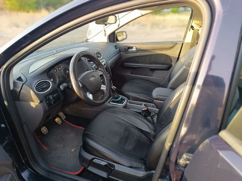 Продам ford фокус 2 я собственник цена 640 000. 2006 год выпуска 180.000 км пробег. двигатель 1,6 бензин, 5-ти степная механическая коробка передач, целый ухоженный салон, внутри не курили. в такси не был. в дтп не была. климат работает, гур, новая летняя резина, вся ходовка перебрана, всё что нужно было поменять заменено. стоит хорошая музыка. состояние сел, поехал куда угодно. +7949-396-53-71 игорь машина находится в снежном. если не дозвонитесь то пишите в личку, связь очень плохая. 📞 звоните: +7(949)3965371 - фотография - 10
