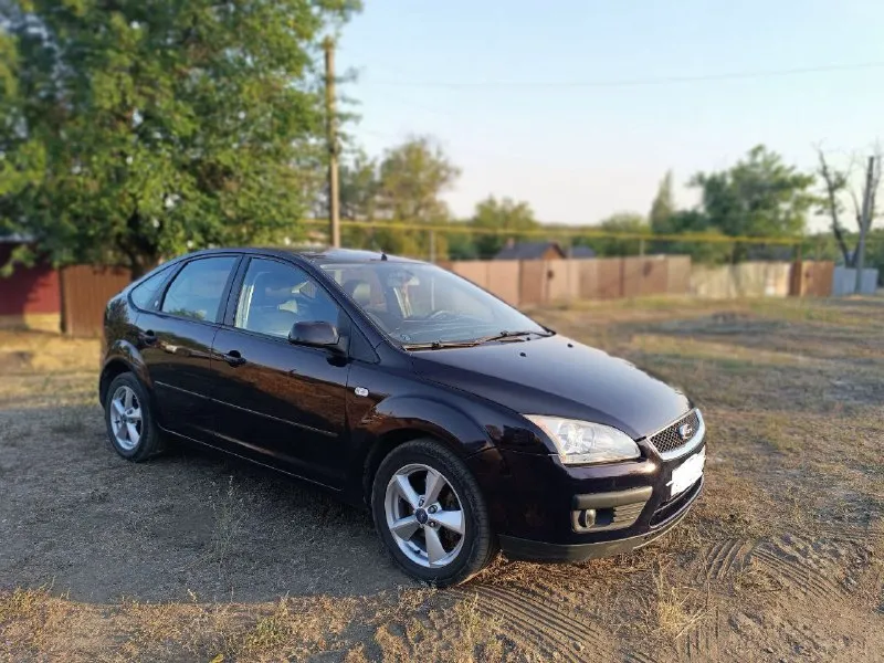 Продам ford фокус 2 я собственник цена 640 000. 2006 год выпуска 180.000 км пробег. двигатель 1,6 бензин, 5-ти степная механическая коробка передач, целый ухоженный салон, внутри не курили. в такси не был. в дтп не была. климат работает, гур, новая летняя резина, вся ходовка перебрана, всё что нужно было поменять заменено. стоит хорошая музыка. состояние сел, поехал куда угодно. +7949-396-53-71 игорь машина находится в снежном. если не дозвонитесь то пишите в личку, связь очень плохая. 📞 звоните: +7(949)3965371 - фотография - 2
