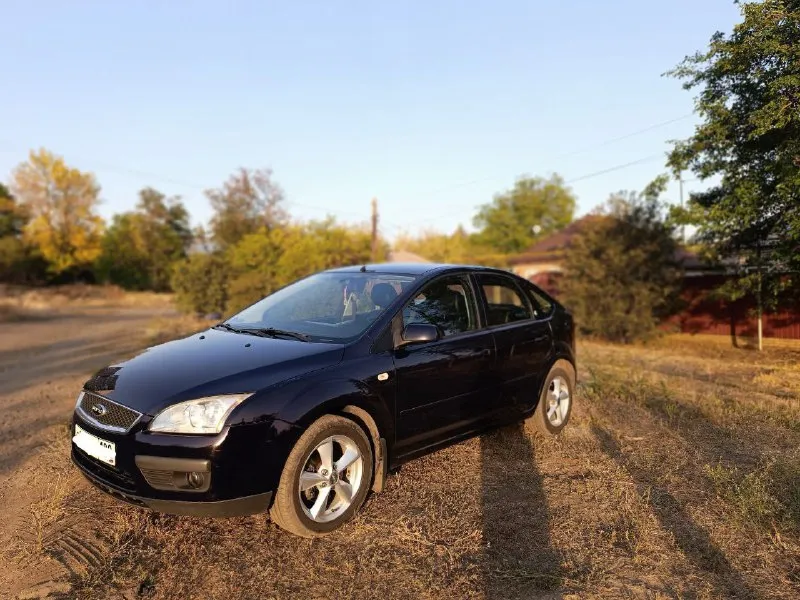 Продам ford фокус 2 я собственник цена 640 000. 2006 год выпуска 180.000 км пробег. двигатель 1,6 бензин, 5-ти степная механическая коробка передач, целый ухоженный салон, внутри не курили. в такси не был. в дтп не была. климат работает, гур, новая летняя резина, вся ходовка перебрана, всё что нужно было поменять заменено. стоит хорошая музыка. состояние сел, поехал куда угодно. +7949-396-53-71 игорь машина находится в снежном. если не дозвонитесь то пишите в личку, связь очень плохая. 📞 звоните: +7(949)3965371 - фотография - 5