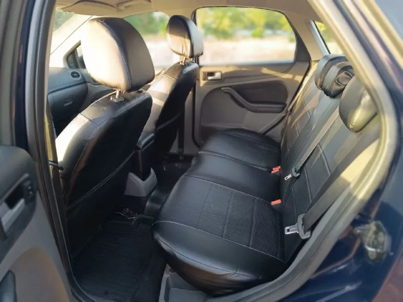 Продам ford фокус 2 я собственник цена 640 000. 2006 год выпуска 180.000 км пробег. двигатель 1,6 бензин, 5-ти степная механическая коробка передач, целый ухоженный салон, внутри не курили. в такси не был. в дтп не была. климат работает, гур, новая летняя резина, вся ходовка перебрана, всё что нужно было поменять заменено. стоит хорошая музыка. состояние сел, поехал куда угодно. +7949-396-53-71 игорь машина находится в снежном. если не дозвонитесь то пишите в личку, связь очень плохая. 📞 звоните: +7(949)3965371 - фотография - 9