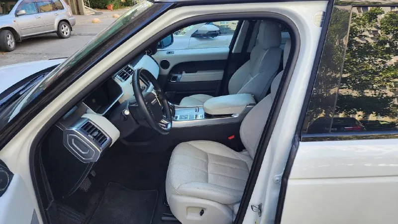 Продаю land rover range rover sport 2014 3.0 tdi, 249 л. с пробег 123000 км. идеальное состояние, бережная эксплуатация настоящий пробег. весь кузов в родном окрасе 2 реальных владельца. электронный щиток приборов, белый салон с перфорированной обивкой. всегда своевременное обслуживание. обмен не интересует. 2,9 🍋 +79490458959 даниил +79530773820 - фотография - 3