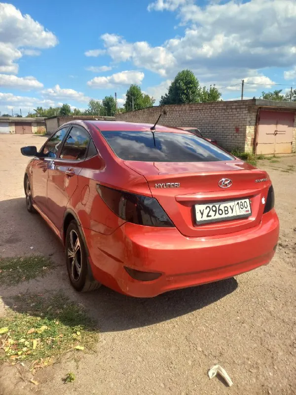Продам hyundai solaris (hyundai солярис) 2012 г, 240тыс. пробег. я хозяин, полное переоформление. двигатель 1.6 акпп, работает отлично. по технике вопросов нет. салон в хорошем состоянии. кондиционер и все остальные опции работают исправно. сигнализация с автозапуском. езжу каждый день. два комплекта резины. есть небольшие моменты по лкп, ржавчины и гнили нет! днище в идеале. цена 750тыс руб, торг возле машины. автомобиль находится в горловке. возможен обмен на авто дешевле. +79497944396 📞 звоните: +7(949)7944396 - фотография - 2