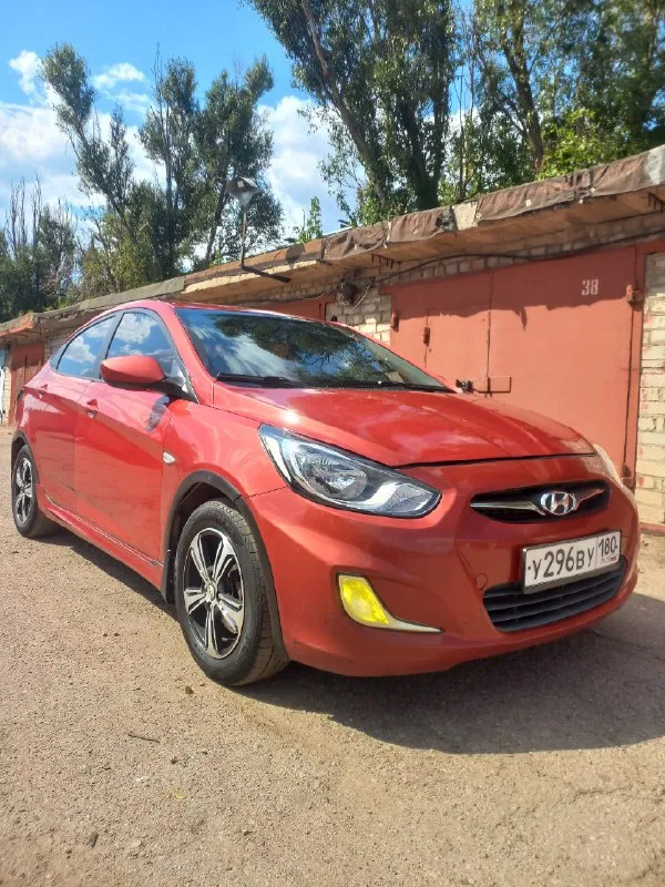 Продам hyundai solaris (hyundai солярис) 2012 г, 240тыс. пробег. я хозяин, полное переоформление. двигатель 1.6 акпп, работает отлично. по технике вопросов нет. салон в хорошем состоянии. кондиционер и все остальные опции работают исправно. сигнализация с автозапуском. езжу каждый день. два комплекта резины. есть небольшие моменты по лкп, ржавчины и гнили нет! днище в идеале. цена 750тыс руб, торг возле машины. автомобиль находится в горловке. возможен обмен на авто дешевле. +79497944396 📞 звоните: +7(949)7944396 - фотография - 4