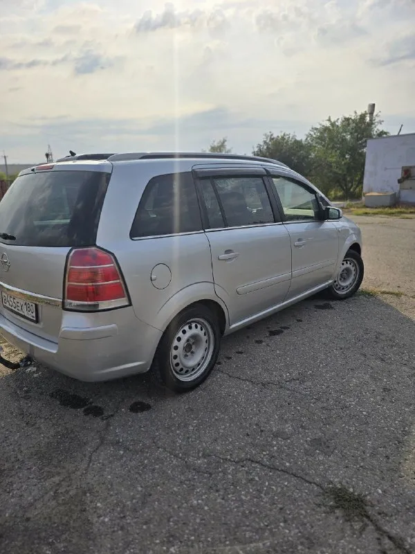 Продам 7-ми местный авто zafira b 2005года в авто установлен бензиновый двигатель объемом 2.2литра в связке с 6-ст мкпп из опций: датчик света/дождя круиз контроль панорамная крыша подогрев зеркал система (hsa) кондиционер аbs по птс я первый хозяин фактически 3ий осмотр город торез цена: 700тыс руб тел: +79494934126 📲 tg: @navi911 📞 звоните: +7(949)4934126 - фотография - 5
