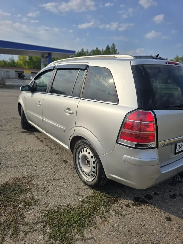 Продам 7-ми местный авто zafira b 2005года в авто установлен бензиновый двигатель объемом 2.2литра в связке с 6-ст мкпп из опций: датчик света/дождя круиз контроль панорамная крыша подогрев зеркал система (hsa) кондиционер аbs по птс я первый хозяин фактически 3ий осмотр город торез цена: 700тыс руб тел: +79494934126 📲 tg: @navi911 📞 звоните: +7(949)4934126 - фотография - 7