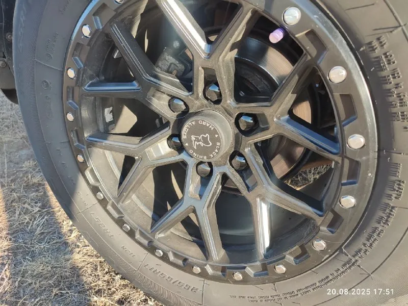 Продам крепкий, надёжный автомобиль. паджеро вагон 4 2010 г. в с самым надёжным мотором 3.0 бензин. установлен дорогой газ и вписан в птс, автомат уже рестайлинговый 5ти ступенчатый, с полным приводом и блокировкой дифференциала. в полной комплектации :черный кожаный салон, подогревы сидений, двух зонный климат. стоит усиленная подвеска kyb scorched4.установлен андроид с навигацией, музыка rock ford. машина обесшумлена и обработана на сервисе с гарантией. машина местная официальная европейка не пригон, с двумя печками и двумя кондерами. полностью обслужена, передняя часть и проблемные места в броне пленке. два комплекта колес, зима на оригинальных выкрашенных порошковой краской дисках. один хозяин в птс. цена 1.850. г. снежное +79494246912 📲 tg: серега 📞 звоните: +7(949)4246912 - фотография - 9