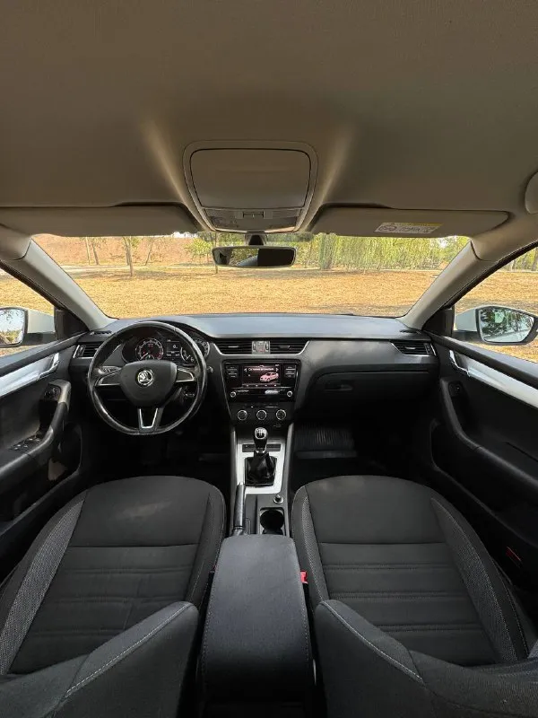 🇨🇿 skoda octavia a7 💰цена: 1 555 000р 🏢город: мариуполь 📅год выпуска: 2019 🧾пробег: 148 186 км. ⚙️двигатель: 1.6 ⛽топливо: бензин ⚙️кпп: механика 📞 телефон: +7-949-727-41-51 +7-989-263-55-56 +7-949-551-91-52 💾 описание: ✅ один владелец, птс оригинал. ✅ надежный двигатель cwv ✅ техническая часть на 5+ ✅ оригинальный пробег. ✅ родная краска 💯% ✅ рестайлинг. улица шевченко 269 ⚠️бесплатно доставим этот или другой автомобиль в донецк, макеевку, бердянск, мелитополь и другие города новых территорий после детального видеообзора со всевозможными диагностиками⚠️ 🏦 возможна продажа в кредит по двум документам. - фотография - 8