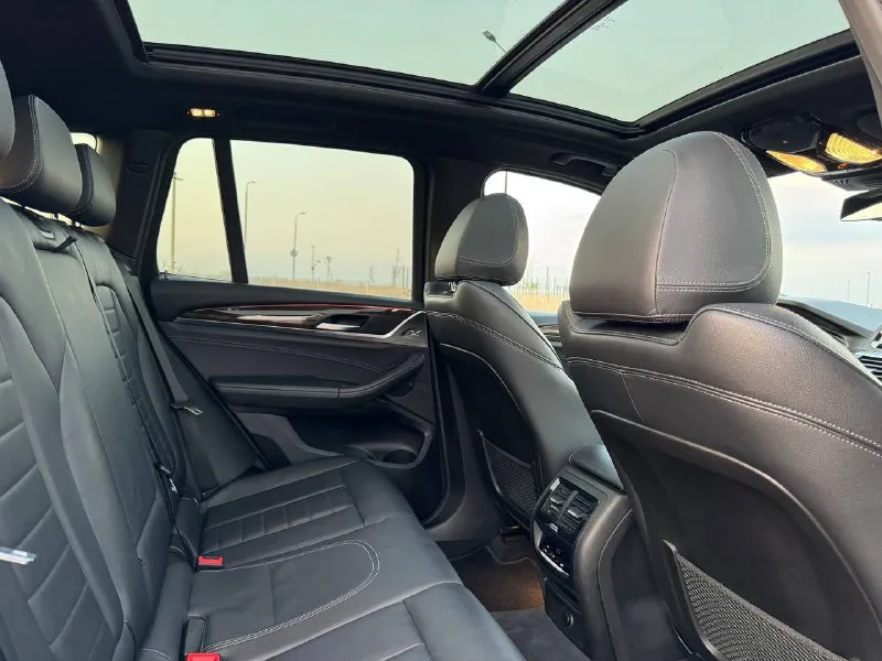 ✅bmw x3 sdrive30i, конец 2018 года полная комплектация!!! ✅двигатель: бензин 2.0 (252 л. с.) коробка передач: автомат, 8-ступенчатая steptronic пробег: 100т. км ✅vin: 5uxtr7c58kle93450 ✅большая панорамная крыша ✅климат-контроль на 3 зоны ✅спортивные сиденья (sport seats) с электроприводом, памятью и отличной боковой поддержкой ✅атмосферная подсветка салона (ambient light) ✅полностью светодиодные фары (full led) — передние и задние ✅электропривод багажника ✅оригинальные диски r19 с новой резиной ✅новые передние и задние тормозные колодки ✅расход топлива — от 7.5 до 9 л/100 км (город/трасса). ✅ ухоженный автомобиль. салон без следов эксплуатации. кузов нюансов не имеет(сколы, царапины вмятины отсутствуют) ✅цена:2.790000₽ ✅телефон +79497125501 антон 📍 авто в мариуполе готов к просмотру. - фотография - 10