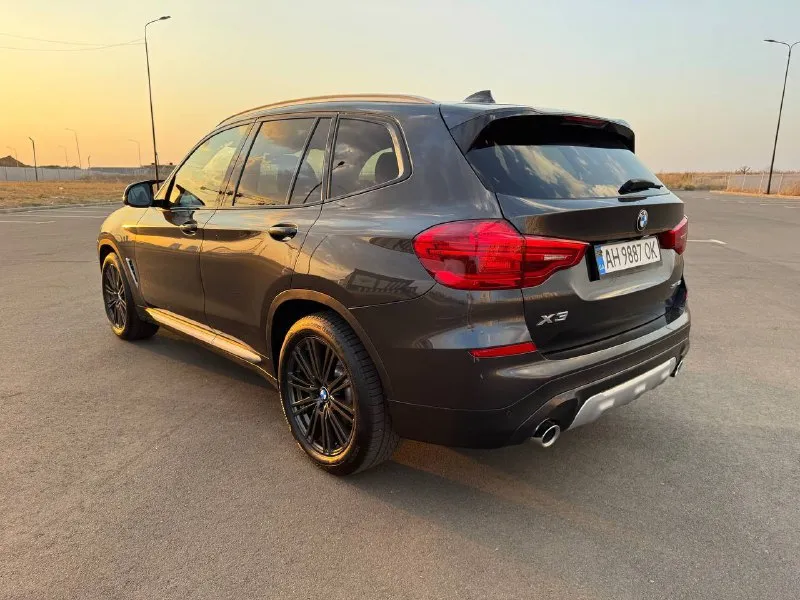 ✅bmw x3 sdrive30i, конец 2018 года полная комплектация!!! ✅двигатель: бензин 2.0 (252 л. с.) коробка передач: автомат, 8-ступенчатая steptronic пробег: 100т. км ✅vin: 5uxtr7c58kle93450 ✅большая панорамная крыша ✅климат-контроль на 3 зоны ✅спортивные сиденья (sport seats) с электроприводом, памятью и отличной боковой поддержкой ✅атмосферная подсветка салона (ambient light) ✅полностью светодиодные фары (full led) — передние и задние ✅электропривод багажника ✅оригинальные диски r19 с новой резиной ✅новые передние и задние тормозные колодки ✅расход топлива — от 7.5 до 9 л/100 км (город/трасса). ✅ ухоженный автомобиль. салон без следов эксплуатации. кузов нюансов не имеет(сколы, царапины вмятины отсутствуют) ✅цена:2.790000₽ ✅телефон +79497125501 антон 📍 авто в мариуполе готов к просмотру. - фотография - 4