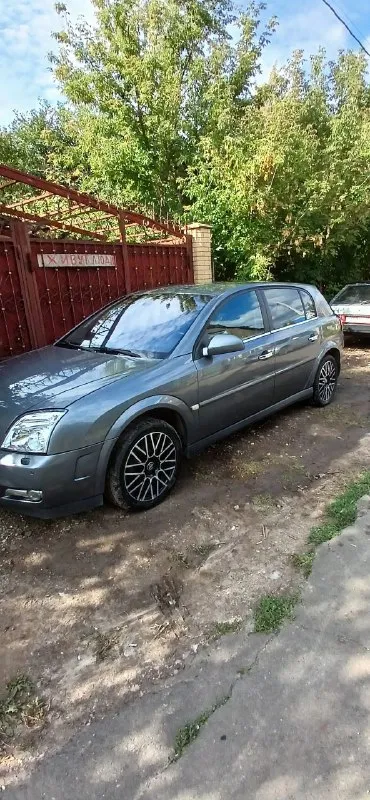 Opel signum 2.2 tdi 2004 года выпуска. пробег 460000 тыс. км. автомобиль в хорошем состоянии комплектация: 4 стеклоподъемника электрозеркала датчик света датчик дождя двухзонный климат круиз контроль. р резина летняя r17 резина зимняя r16 резина в новом состоянии кузов в хорошем состоянии кпп механика. в машине всё работает. цена 550000 р. телефон/ телеграм +79495030135 автомобиль находится в донецке - фотография - 2