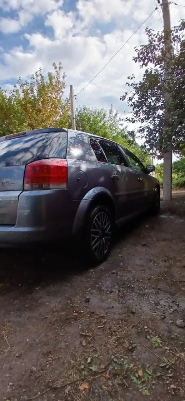 Opel signum 2.2 tdi 2004 года выпуска. пробег 460000 тыс. км. автомобиль в хорошем состоянии комплектация: 4 стеклоподъемника электрозеркала датчик света датчик дождя двухзонный климат круиз контроль. р резина летняя r17 резина зимняя r16 резина в новом состоянии кузов в хорошем состоянии кпп механика. в машине всё работает. цена 550000 р. телефон/ телеграм +79495030135 автомобиль находится в донецке - фотография - 4