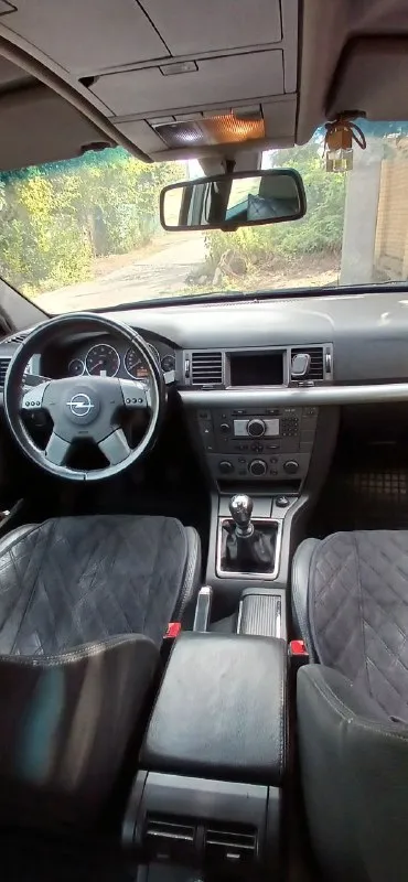 Opel signum 2.2 tdi 2004 года выпуска. пробег 460000 тыс. км. автомобиль в хорошем состоянии комплектация: 4 стеклоподъемника электрозеркала датчик света датчик дождя двухзонный климат круиз контроль. р резина летняя r17 резина зимняя r16 резина в новом состоянии кузов в хорошем состоянии кпп механика. в машине всё работает. цена 550000 р. телефон/ телеграм +79495030135 автомобиль находится в донецке - фотография - 6