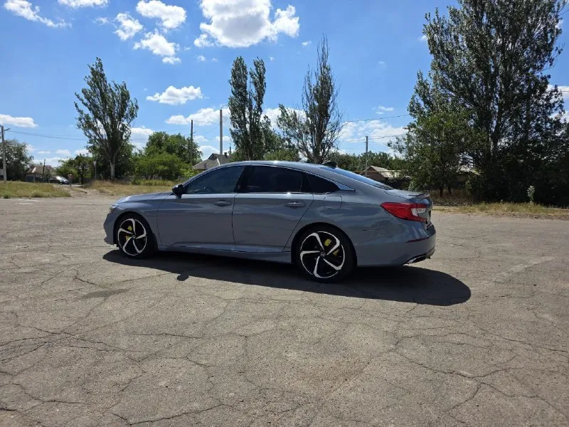 🚗 продаётся honda accord x 1.5 turbo 🚗 📅 год выпуска: 2020 ⚙️ двигатель: 1.5 turbo (192 л. с.), бензин ⚙️ кпп: автомат (cvt) ⛽️ расход: от 7.5 л/100 км 📍 пробег: 67 000км 📌 привод: передний 🪪 птс: оригинал / 1 владелец ⠀ 💡 комплектация: — адаптивный круиз-контроль — камера заднего вида — мультимедиа с carplay / android auto — кожаный салон — двухзонный климат — подогревы сидений ⠀ ✅ машина в отличном состоянии, ничего делать не нужно ✅ вся электроника работает ✅ своевременное обслуживание, свежие масла и фильтры ✅ готов к проверкам на любом сто 💰 цена: 2.5 млн торг 📞 звоните / пишите: +79493292147 📍 осмотр: енакиево - фотография - 3