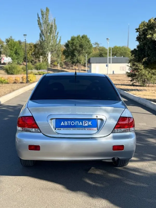 🇯🇵 mitsubishi lancer 9 rest 💰цена: 590 000р 🏢город: мариуполь 📅год выпуска: 2006 🧾пробег: 221 023 км. ⚙️двигатель: 1.6 ⛽топливо: газ/бензин ⚙️кпп: автомат 📞 телефон: +7-949-551-91-52 +7-989-263-55-56 +7-949-727-41-51 💾 описание: ✅ оснащен надежным двигателем 4g18 ✅ 3 владельца, птс оригинал ✅ установлено гбо ✅ кузов без коррозии и дтп, несколько косметических окрасов комплектация 👍: кондиционер ❄️, центральный замок, сигнализация, подогрев сидений, кожаный руль, полный электропакет, магнитола с вluеtооth. улица шевченко 269 ⚠️бесплатно доставим этот или другой автомобиль в донецк, макеевку, бердянск, мелитополь и другие города новых территорий после детального видеообзора со всевозможными диагностиками⚠️ 🏦 возможна продажа в кредит по двум документам. - фотография - 5