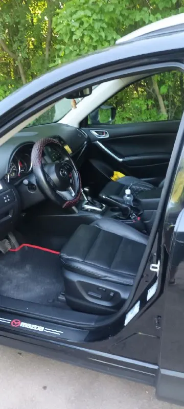 Продам мазда сх5 2014г 2.5литра полный привод пробег 157000км. цена 1.8 милиона рублей. торг. тел9494074389.салон кожа люк. датчик дождя света слипых зон. два камлекта ключей ковриков. калёса зима лето всё работает всёобслужено - фотография - 4