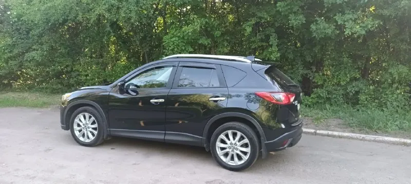 Продам мазда сх5 2014г 2.5литра полный привод пробег 157000км. цена 1.8 милиона рублей. торг. тел9494074389.салон кожа люк. датчик дождя света слипых зон. два камлекта ключей ковриков. калёса зима лето всё работает всёобслужено - фотография - 6