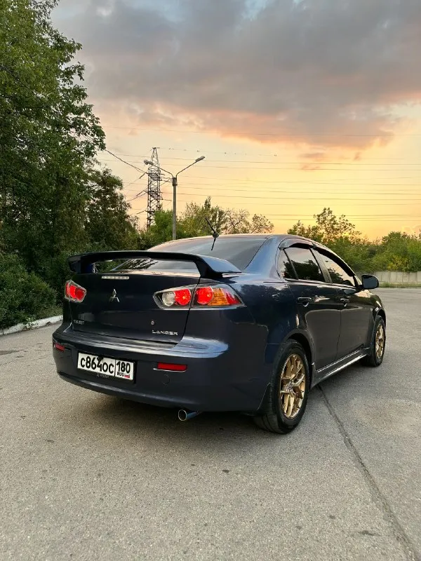 Продам mitsubishi lancer10 2010 год выпуска, мотор 2.0(150л. с.), механика пробег-167.000(родной, не скручен) бензин-газ( зарегистрирован) двигатель и коробка работают идеально! кузов в идеальном состоянии (кузов в заводском окрасе) комплектация: мульти руль, климат контроль, центральный замок, подогрев сидений, полный электро-пакет(4 стеклоподъемника), камера заднего вида, круиз контроль, электро регулировка зеркал,4 подушки безопасности машина местная была куплена в автосалоне нико два комплекта ключей, два комплекта колес цена соответствует состоянию машины, приезжайте смотрите и сами убедитесь, любые проверки на сто за ваш счет цена: 1.100.000.руб +79494335214 📞 звоните: +7(949)4335214 - фотография - 3