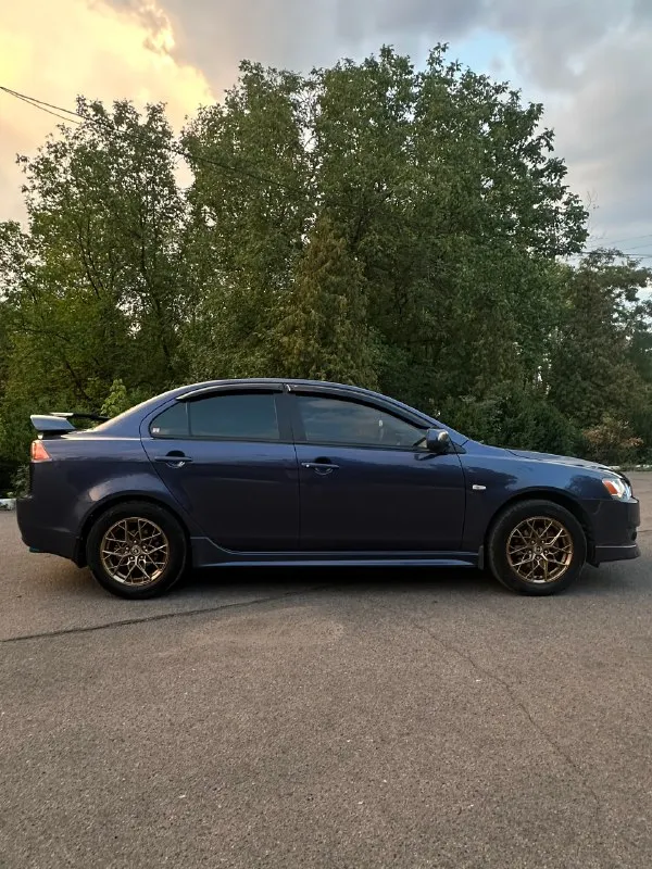 Продам mitsubishi lancer10 2010 год выпуска, мотор 2.0(150л. с.), механика пробег-167.000(родной, не скручен) бензин-газ( зарегистрирован) двигатель и коробка работают идеально! кузов в идеальном состоянии (кузов в заводском окрасе) комплектация: мульти руль, климат контроль, центральный замок, подогрев сидений, полный электро-пакет(4 стеклоподъемника), камера заднего вида, круиз контроль, электро регулировка зеркал,4 подушки безопасности машина местная была куплена в автосалоне нико два комплекта ключей, два комплекта колес цена соответствует состоянию машины, приезжайте смотрите и сами убедитесь, любые проверки на сто за ваш счет цена: 1.100.000.руб +79494335214 📞 звоните: +7(949)4335214 - фотография - 6