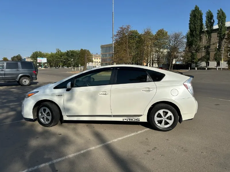 Продам приус 2013г пробег 230к я собственник, машина в очень хорошем состоянии, без каких либо нареканий по технике, батарея в порядке(проверяли в профильном сервисе) абсолютно все работает, салон чистый, ухоженный. ходовая в полном порядке, без каких либо звуков. свежая резина машина на 90% в родной краске на все вопросы отвечу +79591337197 цена: 1.350.000 разумный торг присутствует 👤 📞 звоните: +7(959)1337197 - фотография - 6