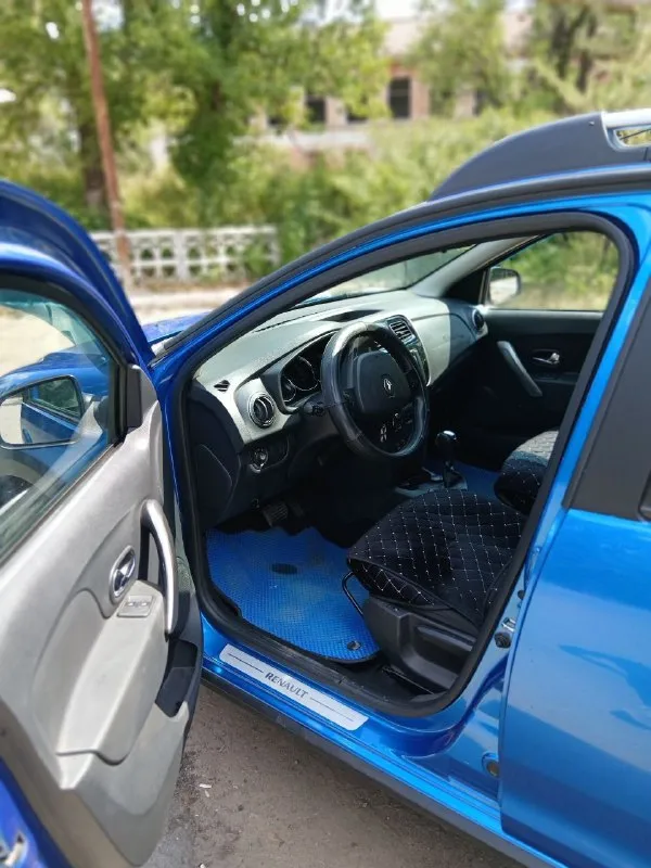 Продам renault сандеро степвей. автомат, 1.6 мотор. в красивом синем цвете! год выпуска 2018 года. п... - фотография