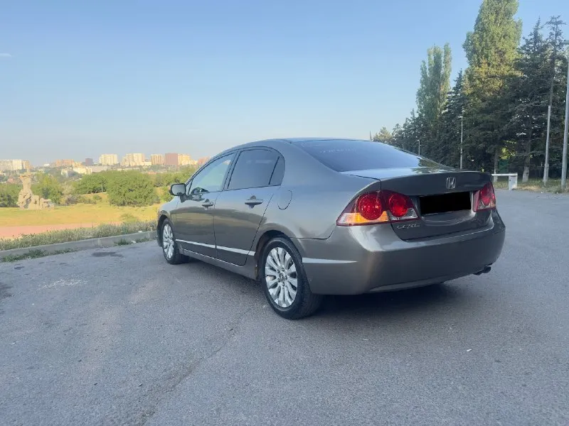 В продаже honda civic viii 2007 г. 1.8 (140 л. с. ) авто в хорошем состоянии, во владении 1 год, по авто нареканий нет, ни разу не подводил, надежное авто японское качество. не дымит, не троит без нареканий, переключает плавно по кузову: арки обработаны, двери, пороги без гнили фото дополнительно могу сбросить. за время эксплуатации было сделано: - рулевая рейка (ремонт 35 т. р., сделано качественно) - заменен температурный датчик - замена всех расходников то - новый акб от авто не избавляюсь, продаю не спеша, продажа в связи с покупкой нового авто. цена 800 000₽ +79010004863 (telegram, whatsapp) 📞 звоните: +7(901)0004863 - фотография - 5