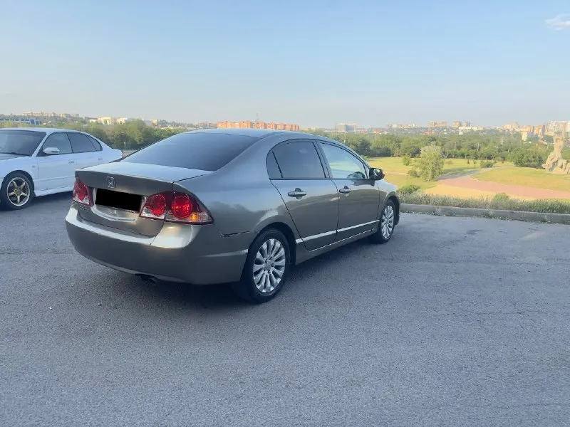 В продаже honda civic viii 2007 г. 1.8 (140 л. с. ) авто в хорошем состоянии, во владении 1 год, по авто нареканий нет, ни разу не подводил, надежное авто японское качество. не дымит, не троит без нареканий, переключает плавно по кузову: арки обработаны, двери, пороги без гнили фото дополнительно могу сбросить. за время эксплуатации было сделано: - рулевая рейка (ремонт 35 т. р., сделано качественно) - заменен температурный датчик - замена всех расходников то - новый акб от авто не избавляюсь, продаю не спеша, продажа в связи с покупкой нового авто. цена 800 000₽ +79010004863 (telegram, whatsapp) 📞 звоните: +7(901)0004863 - фотография - 7