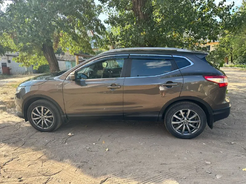 Nissan qashqai j11, 4wd cvt, 2014 г, 2.0 л, полная комплектация, полный привод. автомат. пробег 143000. машина в хорошем состоянии. панорама, парктроники передние, задние, камера 360 градусов, помощник удержания полосы, помощник слепых зон, сигнализация с авто запуском, климат контроль 2-х зонный, навигационная система, кнопка старт/стоп, заводские фары bi-led, авто включение дальнего/ближнего света, датчик дождя, света, система мониторинга усталости водителя. имеется фаркоп, но я им никогда не пользовалась. кузов оцинкован. комплект зимней резины. цена 1 580 000,00. торг. машина находится в г. счастье. +79595053436 📞 звоните: +7(959)5053436 - фотография - 3
