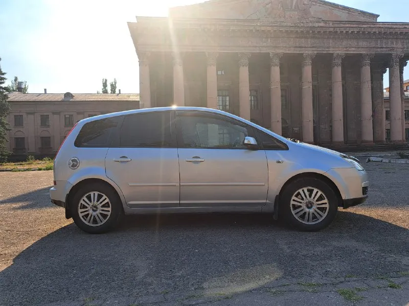 Ford c-max 2007 г. в. автомобиль в отличном состоянии, родной пробег 211 тыс. км. бережная эксплуатация и своевременное обслуживание. без дтп, последние 7 лет находится в одной семье. комплектация: •2.0 л (145 л. с. ) •мкпп 5 ст. •2-ух зонный климат контроль •электрорегулировка и подогрев передних сидений •обогрев заднего стекла •установлено гбо, официально вписано в птс ( с текущими ценами на бензин очень большая экономия) •4 электростеклоподъемника •электорегулировка боковых зеркал •комплект летней резины на литых дисках и зимней на штампах •гидроусилитель руля •андроид магнитола •2 комплекта ключей любые проверки за ваш счёт. цена 660 тыс. руб, все разговоры о возможном разумном и обоснованном торге, только около автомобиля при покупке номер телефона +79493160813, телеграмм на этот же номер осмотр г. макеевка 📞 звоните: +7(949)3160813 - фотография - 3