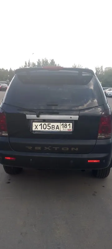 Ссаненг рекстон 2007 года объём 2.7 пробег 230000.продаю большой и надёжный рамный внедорожник с большим багажником выезжать на природу то что нужно. двигатель работает ровно без посторонних звуков масло не ест и не подтекает. переключается без пенков. полный привод все работает. ходовая и электрика без замечаний. заводится отлично. масло менял 2000 км. назад. поменян правый шрус. и полуось. при покупке в придачу новая летняя резина. документы в полном порядке я собственник. звоните отвечу на все вопросы +79591939006 цена 730000 хороший торг у капота. 📞 звоните: +7(959)1939006 - фотография - 3