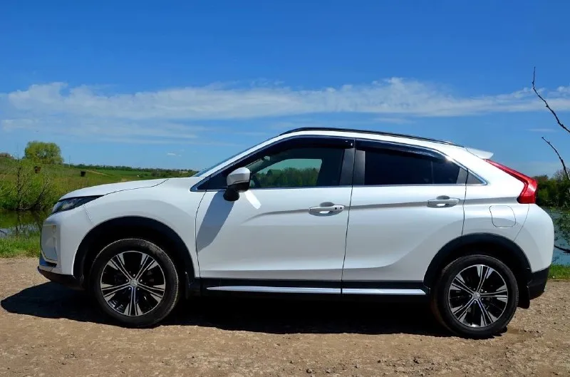 Продам mitsubishi eclipse cross 2019 год, 1.5 турбо в самой максимальной комплектации с панорамой. полный привод s-awc три режима, акпп 8 ст, подрулевые лепестки. заменено масло в акпп оригинал и масло в двигателе, тормозные колодки оригинал в круг поменяны. в машине есть всё, включая проэкцию на стекло, премиум аудио система с сабвуфером rock ford fosgate, активный смарт круиз с полной остановкой, контроль полос, автоматическая экстренная остановка, автоматический дальний/ближний свет, подгревы всех сидений и руля, датчики обгона в зеркалах, радары спереди и сзади, так же много ещё чего. машина очень резвая и экономная, город 8-10л, в зависимости от манеры езды. так же есть режим eco mode в этом режиме расход 6-7 литров. пробег 64 000 миль. цена 2.390🍋торг звонить по номеру +79494013626 📞 звоните: +7(949)4013626 - фотография - 4