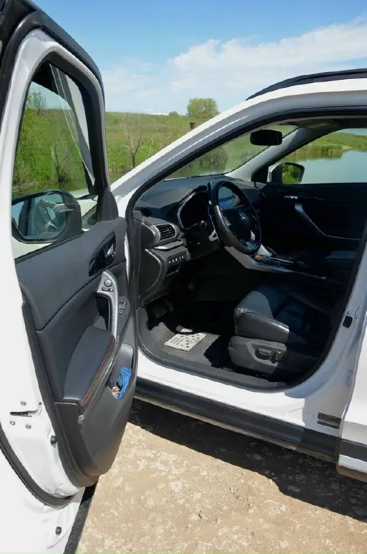 Продам mitsubishi eclipse cross 2019 год, 1.5 турбо в самой максимальной комплектации с панорамой. полный привод s-awc три режима, акпп 8 ст, подрулевые лепестки. заменено масло в акпп оригинал и масло в двигателе, тормозные колодки оригинал в круг поменяны. в машине есть всё, включая проэкцию на стекло, премиум аудио система с сабвуфером rock ford fosgate, активный смарт круиз с полной остановкой, контроль полос, автоматическая экстренная остановка, автоматический дальний/ближний свет, подгревы всех сидений и руля, датчики обгона в зеркалах, радары спереди и сзади, так же много ещё чего. машина очень резвая и экономная, город 8-10л, в зависимости от манеры езды. так же есть режим eco mode в этом режиме расход 6-7 литров. пробег 64 000 миль. цена 2.390🍋торг звонить по номеру +79494013626 📞 звоните: +7(949)4013626 - фотография - 6