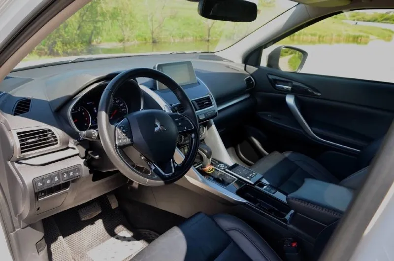 Продам mitsubishi eclipse cross 2019 год, 1.5 турбо в самой максимальной комплектации с панорамой. полный привод s-awc три режима, акпп 8 ст, подрулевые лепестки. заменено масло в акпп оригинал и масло в двигателе, тормозные колодки оригинал в круг поменяны. в машине есть всё, включая проэкцию на стекло, премиум аудио система с сабвуфером rock ford fosgate, активный смарт круиз с полной остановкой, контроль полос, автоматическая экстренная остановка, автоматический дальний/ближний свет, подгревы всех сидений и руля, датчики обгона в зеркалах, радары спереди и сзади, так же много ещё чего. машина очень резвая и экономная, город 8-10л, в зависимости от манеры езды. так же есть режим eco mode в этом режиме расход 6-7 литров. пробег 64 000 миль. цена 2.390🍋торг звонить по номеру +79494013626 📞 звоните: +7(949)4013626 - фотография - 7