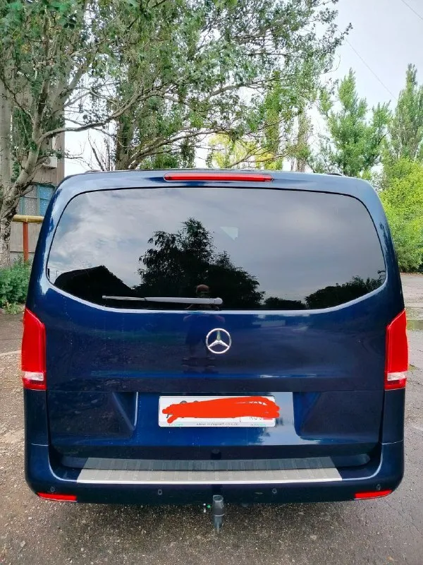 Год 2019. вито 119 в отличном состоянии объем 2.1 190 л. с. полный привод, автомат хорошая комплектация, всё кроме регулировки сидений вебаста заводская круиз удержание в полосе авто парковка, и многое другое ввезен из германии для себя в днр 1 собственник полное каско 77000 родного пробега. родной окрас любые проверки. город макеевка. в личку не писать, объявление не моё. цена 5.200.000 + торг при осмотре. по всем вопросам звонить по телефону: +7949330-40-37 📞 звоните: +7(949)3304037 - фотография - 4