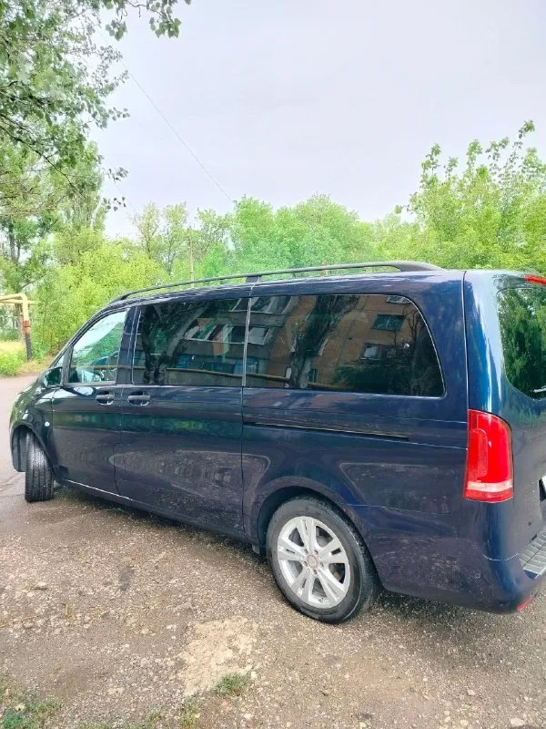 Год 2019. вито 119 в отличном состоянии объем 2.1 190 л. с. полный привод, автомат хорошая комплектация, всё кроме регулировки сидений вебаста заводская круиз удержание в полосе авто парковка, и многое другое ввезен из германии для себя в днр 1 собственник полное каско 77000 родного пробега. родной окрас любые проверки. город макеевка. в личку не писать, объявление не моё. цена 5.200.000 + торг при осмотре. по всем вопросам звонить по телефону: +7949330-40-37 📞 звоните: +7(949)3304037 - фотография - 5