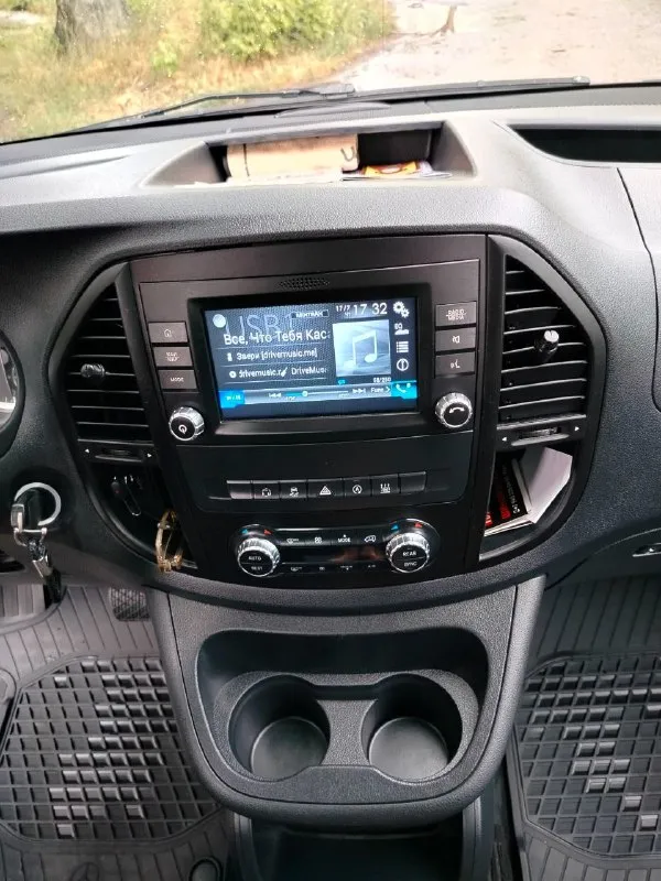 Год 2019. вито 119 в отличном состоянии объем 2.1 190 л. с. полный привод, автомат хорошая комплектация, всё кроме регулировки сидений вебаста заводская круиз удержание в полосе авто парковка, и многое другое ввезен из германии для себя в днр 1 собственник полное каско 77000 родного пробега. родной окрас любые проверки. город макеевка. в личку не писать, объявление не моё. цена 5.200.000 + торг при осмотре. по всем вопросам звонить по телефону: +7949330-40-37 📞 звоните: +7(949)3304037 - фотография - 8