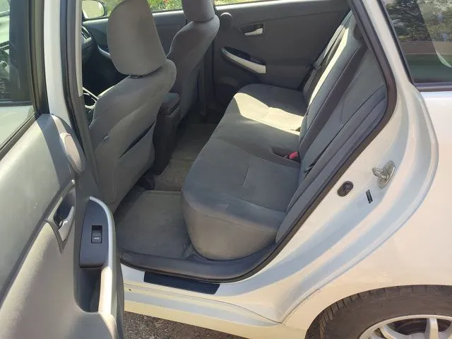 Продаю собственный авто в отличном состоянии. перекупам и площадкам, просьба не беспокоить. я один хозяин. 167т родного пробега. toyota prius бензин 1.8 л, надёжная коробка вариатор(автомат) экономичный расход топлива 5.5л. левый руль. салон алькантара серого цвета, бесключевой доступ, кнопка старт/стоп. климат контроль, бортовой компьютер, круиз контроль, мультируль. электро регулировка зеркал+ подогрев, стеклоподъёмники всех дверей, панорамный люк на крыше, солнечная панель, удалённый запуск с штатного брелка. открытие/закрытие дверей не доставая ключ. большой монитор, штатные динамики и усилитель jbl, камера заднего вида, блютуз, aux, cd/dvd, mp3. легкосплавные диски, новая резина, датчики контроля давления в шинах, вся штатная безопасность и подушки на своих местах. abs esp, хетчбек, просторный доступ в багажник 1.300 рублей. торг у авто макеевка. +79493706771. 📲 tg: андрей 📞 звоните: +7(949)3706771 - фотография - 4