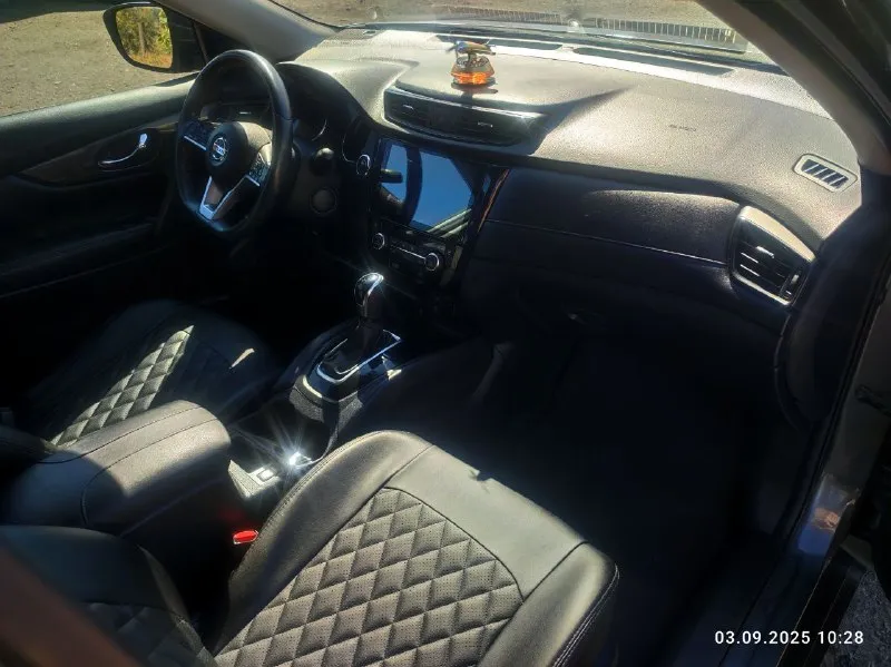 Продам nissan rogue. 2017 год выпуска, 2.5 цепной обычный двигатель(есть возможность установки гбо), 140 тыс. км пробега. в очень жирной комплектации: 4*4 полный привод, активный круиз, слепые зоны, подогрев сидений и руля, автозапуск заводской, андроид с навигацией и поменяны динамики, камеры 360' кругового обзора, smartfoot открывание багажника ногой, рейлинги, aeb оттормаживание перед препятствием. ..авто в очень хорошем состоянии, полностью обслужен и не требует вложений. два комплекта резины. один хозяин в птс. цена 1.880 торг 📞 звоните: +7(949)4246912 - фотография - 2