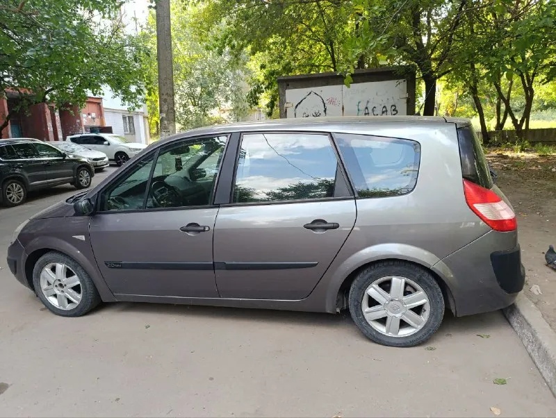 Продам срочно renault сценик 2004 год. двигатель 2. л коробка механика 6 ст. стоит газ евро 4. машин... - фотография