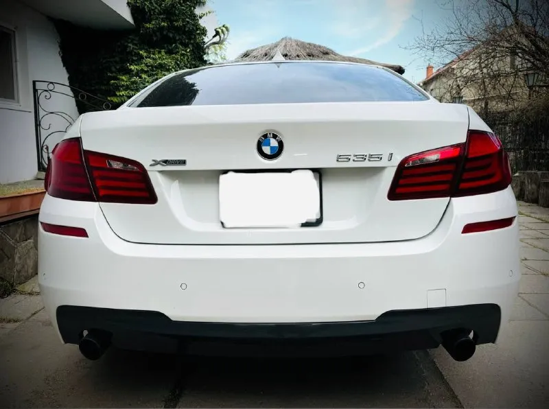 Продам bmw f10 535 xdrive(бмв ф10) 2013 год -3.0 бензин -полный привод - пробег 170т км заводской м -пакет, резина всесезон michelin, диски r19 м черный потолок, shadow line, адаптивный ксенон, все сиденья и руль с подогревом, люк, электропривод багажника, бесключевой доступ, старт стоп, hi-fi музыка , цена 1.800.000 (хороший торг)отличное состояние, яркая, красивая(хороший торг, реальному покупателю) +79900243209 - фотография - 2