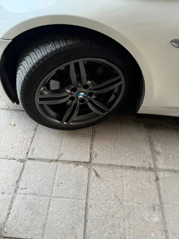 Продам bmw f10 535 xdrive(бмв ф10) 2013 год -3.0 бензин -полный привод - пробег 170т км заводской м -пакет, резина всесезон michelin, диски r19 м черный потолок, shadow line, адаптивный ксенон, все сиденья и руль с подогревом, люк, электропривод багажника, бесключевой доступ, старт стоп, hi-fi музыка , цена 1.800.000 (хороший торг)отличное состояние, яркая, красивая(хороший торг, реальному покупателю) +79900243209 - фотография - 3