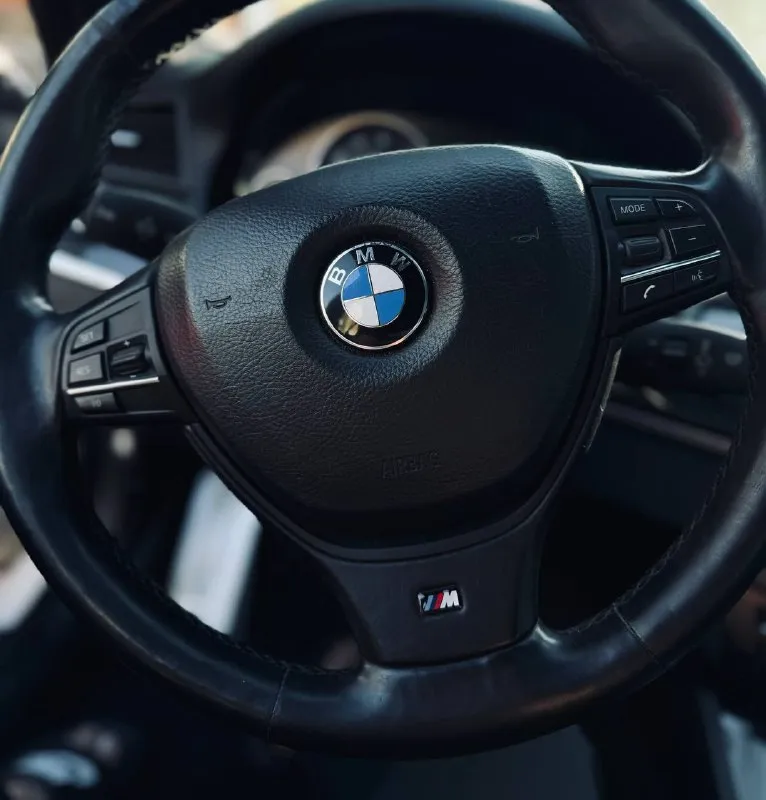 Продам bmw f10 535 xdrive(бмв ф10) 2013 год -3.0 бензин -полный привод - пробег 170т км заводской м -пакет, резина всесезон michelin, диски r19 м черный потолок, shadow line, адаптивный ксенон, все сиденья и руль с подогревом, люк, электропривод багажника, бесключевой доступ, старт стоп, hi-fi музыка , цена 1.800.000 (хороший торг)отличное состояние, яркая, красивая(хороший торг, реальному покупателю) +79900243209 - фотография - 4