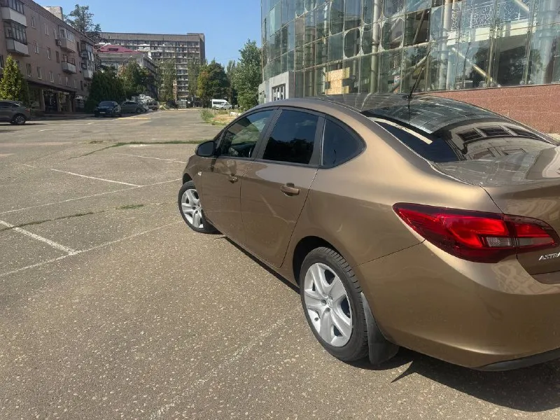 ❗ opel astra j 2012❗ ✅собственник, машина в семье 3 года. до этого машина ездила в краснодарском крае. не перекуп. ✅203000 км оригинального пробега. ✅ автомобиль полностью в родном окрасе. ✅1.6 мотор a16xer снаружи сухой, масло не расходует. ✅ автоматическая коробка передач 6ст. ✅состояние достойное: машина покупалась для себя, в обслуживании не экономил, замена масла и фильтров каждые 9т. км, после покупки полировали фары затянули в броне плёнку, легкая полировка кузова и нанесение керамики. ✅два комплекта резины. ✅два ключа. 💰цена: 850 000 рублей 📞телефон для связи: +7 (949) 530 91 82 вадим, звоните, все расскажу и покажу 📲 tg: вадим 📞 звоните: +7(949)5309182 - фотография - 4