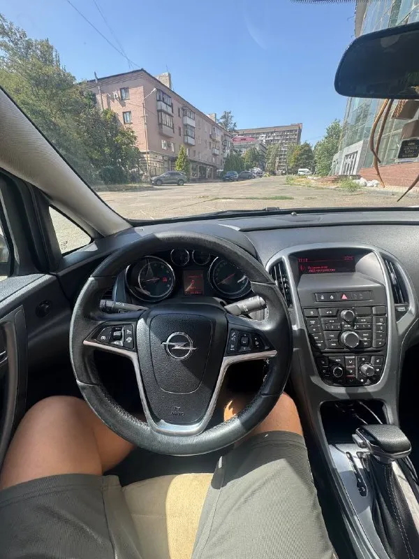 ❗ opel astra j 2012❗ ✅собственник, машина в семье 3 года. до этого машина ездила в краснодарском крае. не перекуп. ✅203000 км оригинального пробега. ✅ автомобиль полностью в родном окрасе. ✅1.6 мотор a16xer снаружи сухой, масло не расходует. ✅ автоматическая коробка передач 6ст. ✅состояние достойное: машина покупалась для себя, в обслуживании не экономил, замена масла и фильтров каждые 9т. км, после покупки полировали фары затянули в броне плёнку, легкая полировка кузова и нанесение керамики. ✅два комплекта резины. ✅два ключа. 💰цена: 850 000 рублей 📞телефон для связи: +7 (949) 530 91 82 вадим, звоните, все расскажу и покажу 📲 tg: вадим 📞 звоните: +7(949)5309182 - фотография - 6
