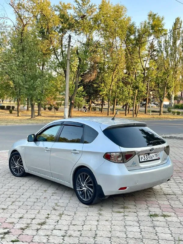 Продам subaru impreza 2008 года выпуска в отличном состоянии! хозяин, во владении более 2-х лет. - оригинальный пробег: 189 тыс. км. - полный привод - идеален в зимнюю пору! - двигатель: el154, отличная тяга, работает ровно, масло не расходует. заливаю idemitsu 5w-30. - автоматическая кпп, переключает без пинков и задержек. весной делал замену масла. - взбитая ходовая часть, обслужена. - стильные r-17 диски! комплектация: климат-контроль, холодит отлично! регистратор и камера заднего вида! зеркала с электроскладыванием. гидроусилитель руля. обогрев лобового стекла, передних сидений, боковых зеркал и заднего стекла! центральный замок с доводчиком стёкл, электропривод зеркал, музыка с достойным звучанием. передние и задние противотуманные фары. системы безопасности: srs & airbag, abs, esp и многое другое! кузов ровный, без гнили и коррозии! безопасность вся на месте! незатёртый, чистый и опрятный салон цена: 820 торг отдам с машиной комплект зимних колёс! +79494240664 осмотр в городе харцызск. - фотография - 2