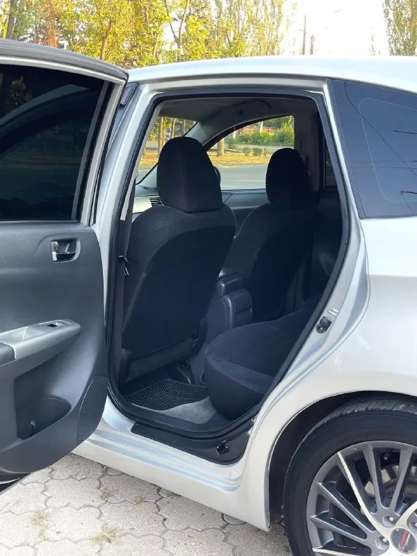 Продам subaru impreza 2008 года выпуска в отличном состоянии! хозяин, во владении более 2-х лет. - оригинальный пробег: 189 тыс. км. - полный привод - идеален в зимнюю пору! - двигатель: el154, отличная тяга, работает ровно, масло не расходует. заливаю idemitsu 5w-30. - автоматическая кпп, переключает без пинков и задержек. весной делал замену масла. - взбитая ходовая часть, обслужена. - стильные r-17 диски! комплектация: климат-контроль, холодит отлично! регистратор и камера заднего вида! зеркала с электроскладыванием. гидроусилитель руля. обогрев лобового стекла, передних сидений, боковых зеркал и заднего стекла! центральный замок с доводчиком стёкл, электропривод зеркал, музыка с достойным звучанием. передние и задние противотуманные фары. системы безопасности: srs & airbag, abs, esp и многое другое! кузов ровный, без гнили и коррозии! безопасность вся на месте! незатёртый, чистый и опрятный салон цена: 820 торг отдам с машиной комплект зимних колёс! +79494240664 осмотр в городе харцызск. - фотография - 8