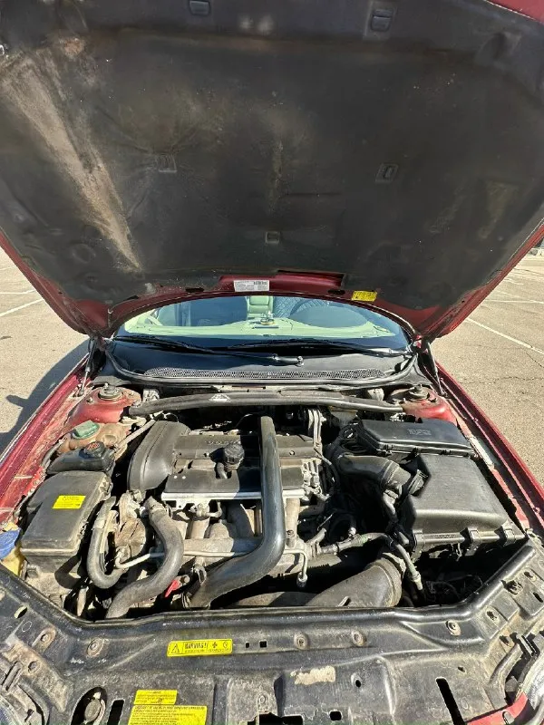 Продам авто: volvo s60 2002г 2,4т акпп цена: 550 тыс пробег 235000 комплектация: ⁃ круиз контроль ⁃ двухзонный климат контроль ⁃ хорошая музыка ⁃ электро регулировка сидений с памятью и подогревом ⁃ регулируемый люк ⁃ элетропривод и подогрев боковых зеркал ⁃ обогрев заднего стекла есть косяки и вопросы по кузову, в основном возрастные. владею данным авто второй год, было много сделано, стоит новый радиатор охлаждения двигателя, замена бачка и патрубков вкг, замена приводного ремня, замена трубки высокого давления гура, ремонт рулевой рейки, замена всех расходников, масла, фильтра. замена амортизаторов и пружин в круг. замена колодок и тормозных дисков в круг. в комплекте практически новая зимняя резина ( отходила одну зиму) летняя тоже новая. я хозяин, 180 регион, любое переоформление в мрэо. торг у капота приветствуется. телефон: +79490152369 📞 звоните: +7(949)0152369 - фотография - 9