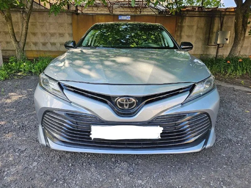 Продается надежный автомобиль toyota camry 2019 г. в. 📍 модель: toyota camry 🗓 год выпуска: 2019 🔧 : 2.5 (прошит до 202 л. с.) 📏 пробег: 76,500 км 🛠 состояние: идеальное, без дтп особенности: • полная шумоизоляция для комфортной езды • капот, бампер, крылья, фары, район дверных ручек и пороги в защитной пленке • новые качественные линзы • панель приборов и аудиосистема русифицированы • диски r-18 оригинал wossen + комплект зимних шин на родных дисках r-17 • два ключа 🚗 автомобиль полностью обслужен и готов к любым проверкам! 💰 цена: 2.65 млн руб. 📞 контакт: +7 959 152 11 11 👤 реальному покупателю торг 📞 звоните: +7(959)1521111 - фотография - 2