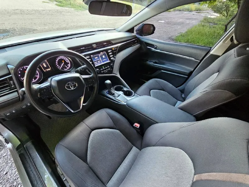 Продается надежный автомобиль toyota camry 2019 г. в. 📍 модель: toyota camry 🗓 год выпуска: 2019 🔧 : 2.5 (прошит до 202 л. с.) 📏 пробег: 76,500 км 🛠 состояние: идеальное, без дтп особенности: • полная шумоизоляция для комфортной езды • капот, бампер, крылья, фары, район дверных ручек и пороги в защитной пленке • новые качественные линзы • панель приборов и аудиосистема русифицированы • диски r-18 оригинал wossen + комплект зимних шин на родных дисках r-17 • два ключа 🚗 автомобиль полностью обслужен и готов к любым проверкам! 💰 цена: 2.65 млн руб. 📞 контакт: +7 959 152 11 11 👤 реальному покупателю торг 📞 звоните: +7(959)1521111 - фотография - 8