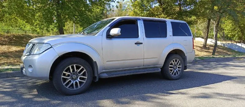 Продам nissan патфайндер 2011 г. в. 2.5 турбодизель. покупался при украине. на дпр учете не стоял. запрет на регистрацию до середины марта 28 года. напишу любую доверенность. кондиционер, abs, esp, подогрев передних сидений, большой багажник, 5 мест. цена 970 т. хорошим людям торг при виде денег. тел. +79493536332 (телеграмм) или в личку. 📲 tg: @ivan_mihaly4 📞 звоните: +7(949)3536332 - фотография - 2